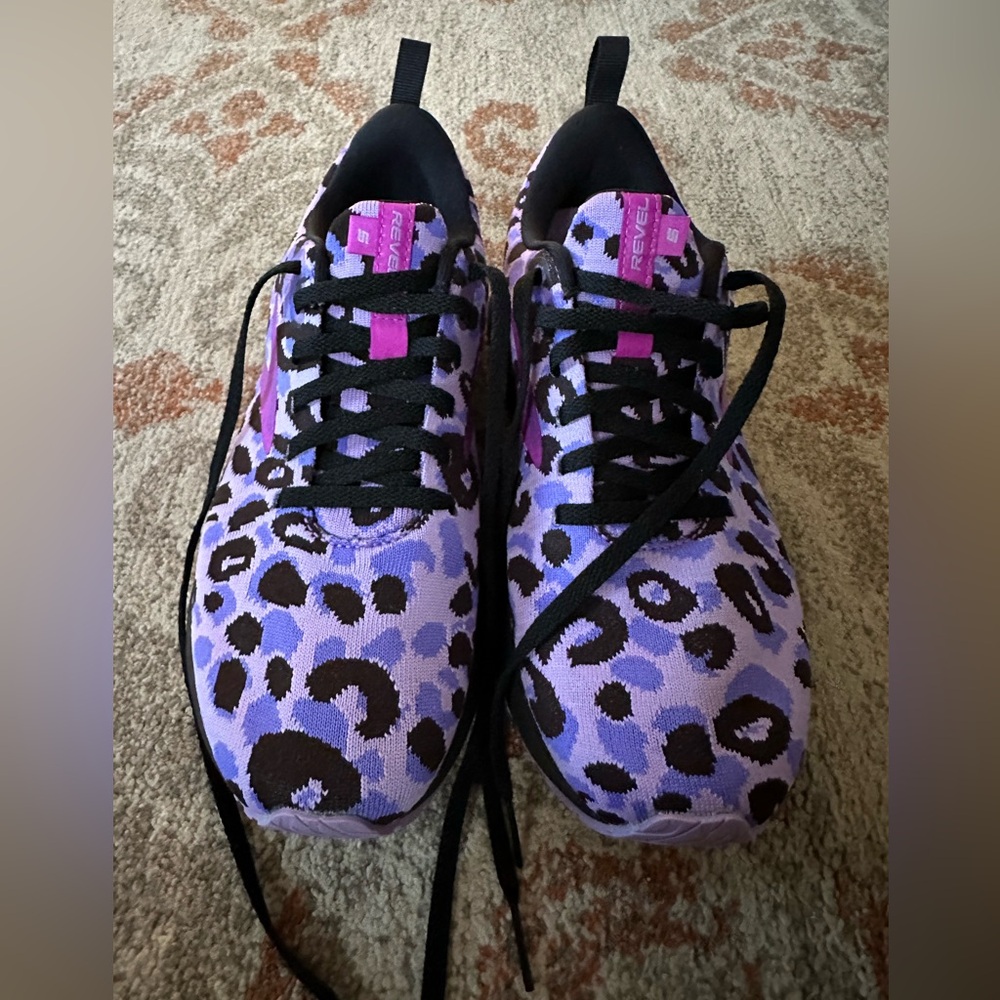Brooks revel 5 womens sneakers 
Size 9 
Brand new with out box